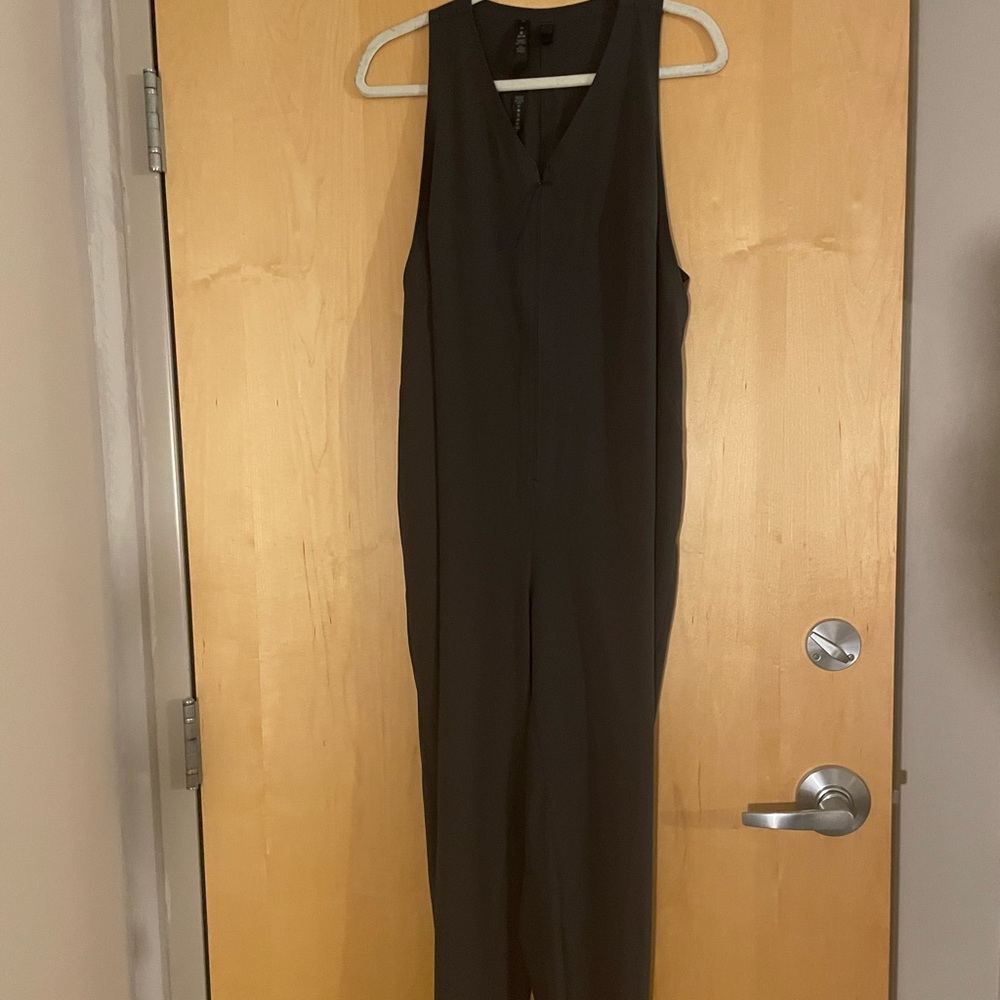 Lululemon Sarah’s Jumpsuit Jumpsuit. Size 10. Grey color.